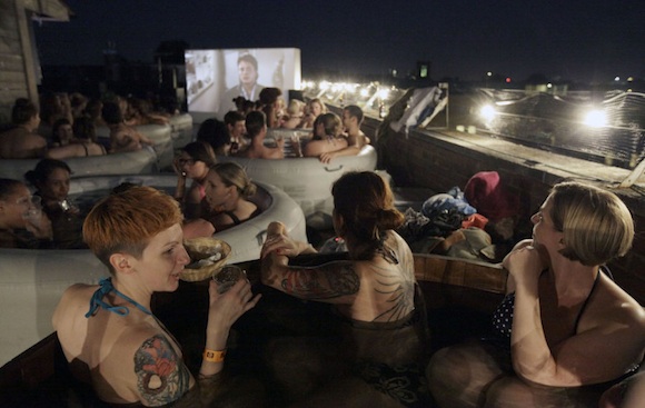 Cine en el Jacuzzi: The Hot Tub Cinema Experience
